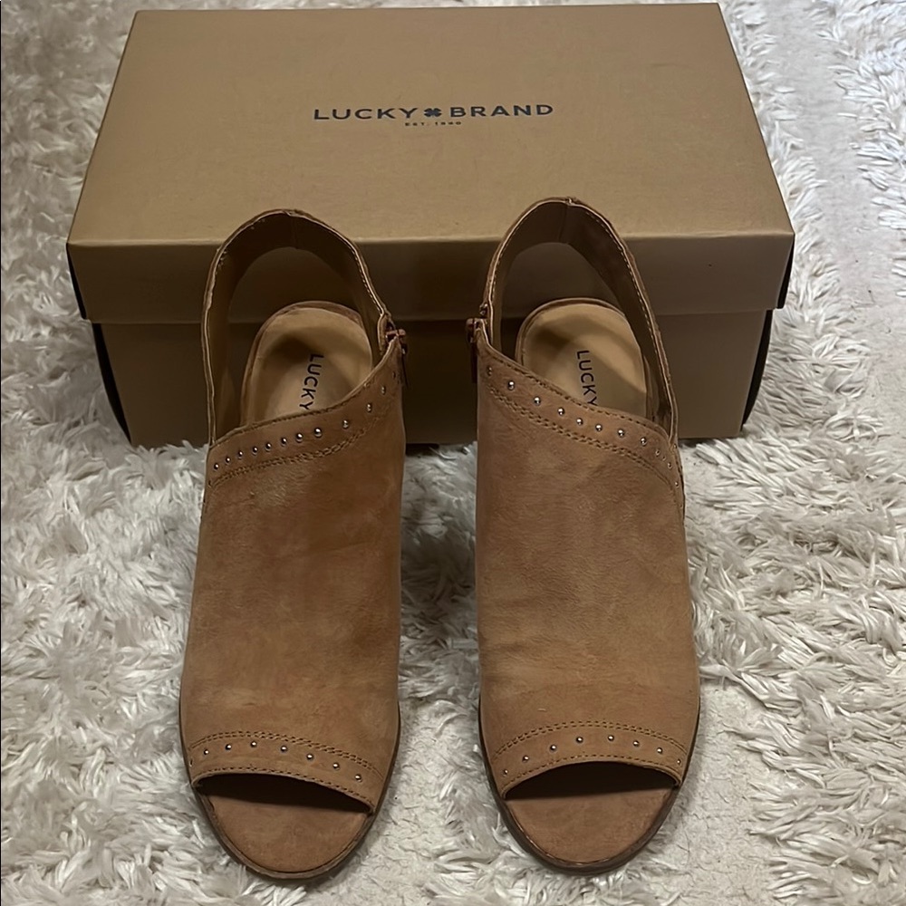 Lucky Brand Tan Mules Suede Minimalist Design